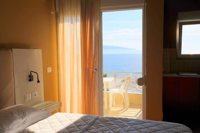 Imagen de la habitación del Hotel Eval Sarande. Foto 6