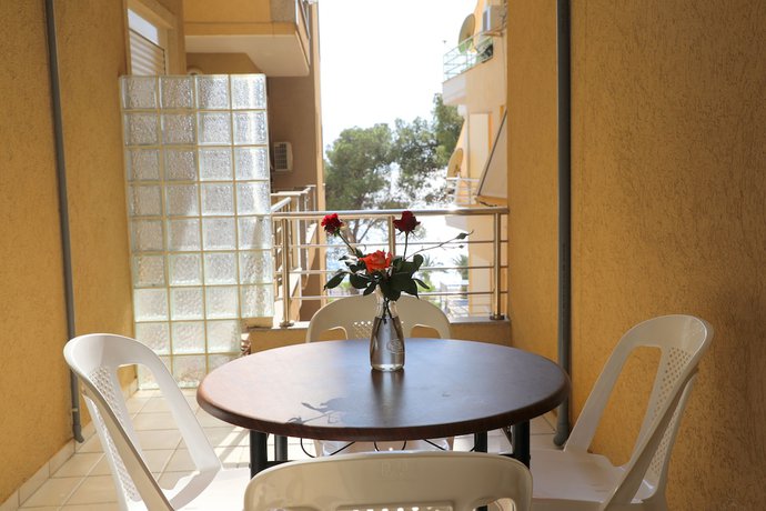 Imagen de la habitación del Hotel Eval Sarande. Foto 7