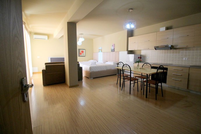 Imagen de la habitación del Hotel Eval Sarande. Foto 15