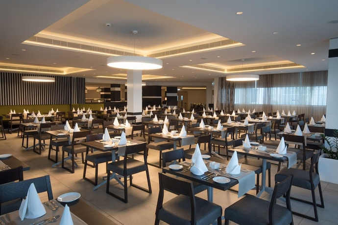 Imagen del bar/restaurante del Hotel Evalena Beach. Foto 5