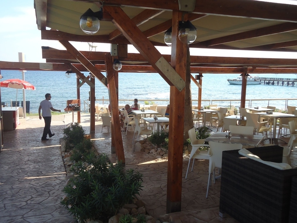 Imagen del bar/restaurante del Hotel Evalena Beach. Foto 6