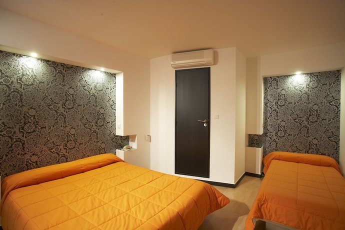 Imagen de la habitación del Hotel Evan. Foto 5