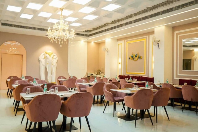 Imagen del bar/restaurante del Hotel Evara Inn. Foto 4