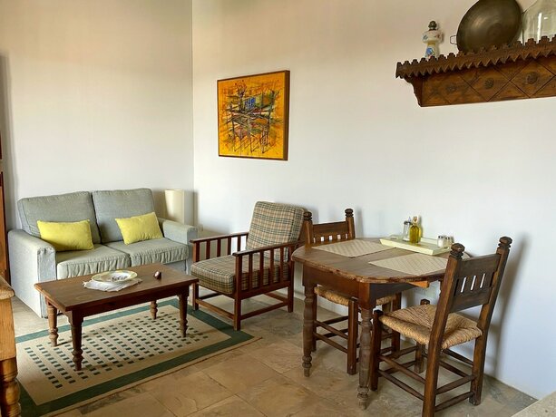 Imagen general del Hotel Eveleos Country House. Foto 8