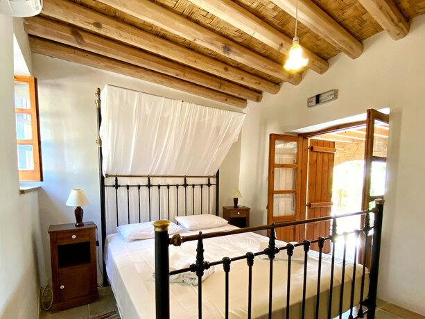 Imagen general del Hotel Eveleos Country House. Foto 10