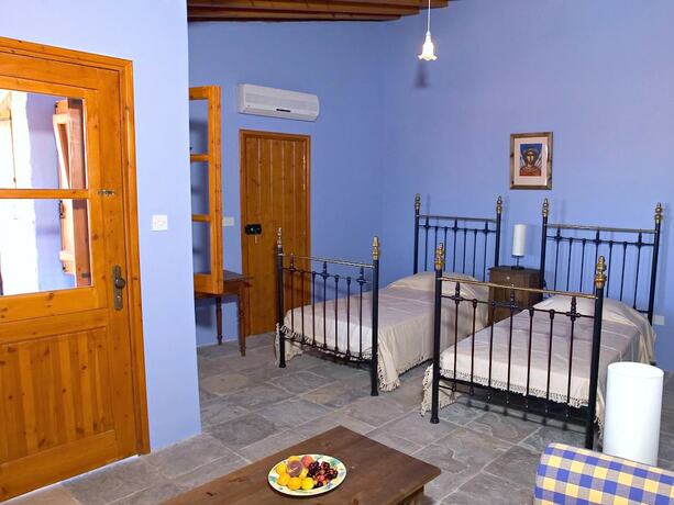 Imagen general del Hotel Eveleos Country House. Foto 11