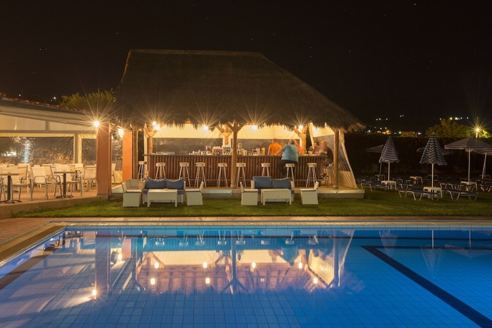 Imagen de la piscina del Hotel Evelin, Rethymnon. Foto 16