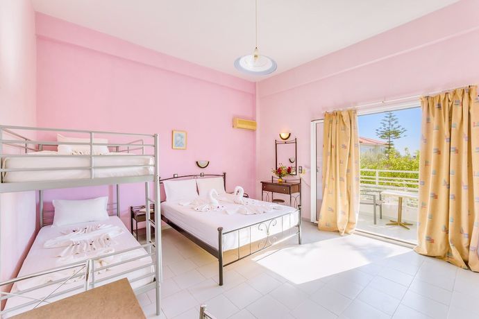 Imagen de la habitación del Hotel Evelin hotel. Foto 9