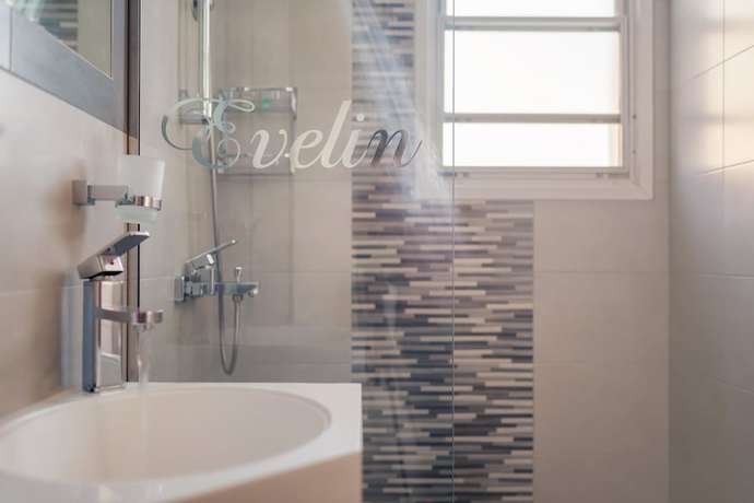Imagen de la habitación del Hotel Evelin hotel. Foto 14