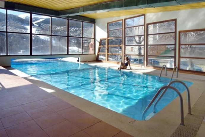 Imagen de la piscina del Hotel Evenia Monte Alba. Foto 8