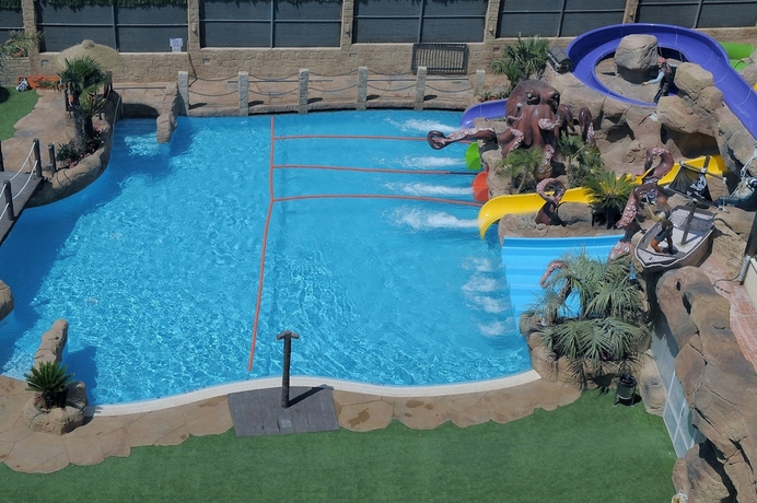 Imagen de la piscina del Hotel Evenia Olympic Garden. Foto 15