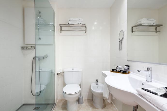 Imagen de la habitación del Hotel Evenia Olympic Park. Foto 12