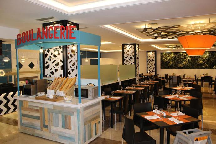 Imagen del bar/restaurante del Hotel Evenia Olympic Resort. Foto 2