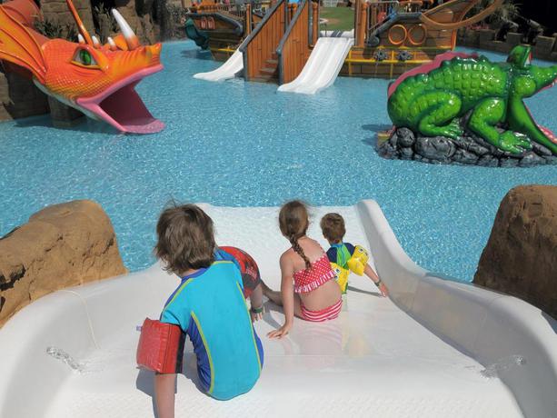 Imagen de la piscina del Hotel Evenia Olympic Resort. Foto 7