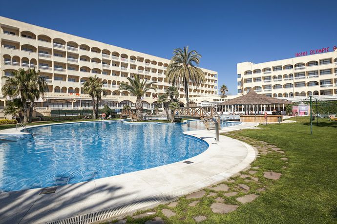 Imagen de la piscina del Hotel Evenia Olympic Suites. Foto 11