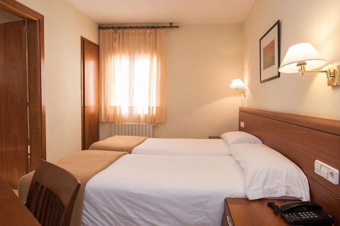 Imagen de la habitación del Hotel Evenia Oros. Foto 3