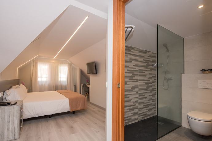 Imagen de la habitación del Hotel Evenia Oros. Foto 5