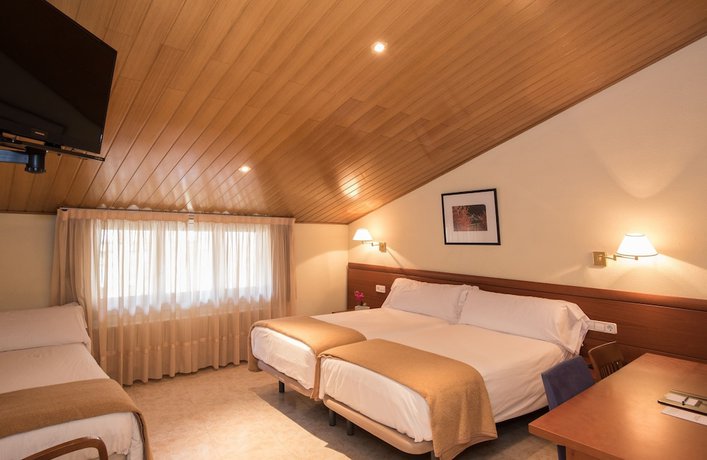 Imagen de la habitación del Hotel Evenia Oros. Foto 9