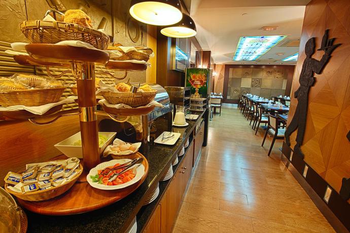 Imagen general del Hotel Evenia Rocafort. Foto 10