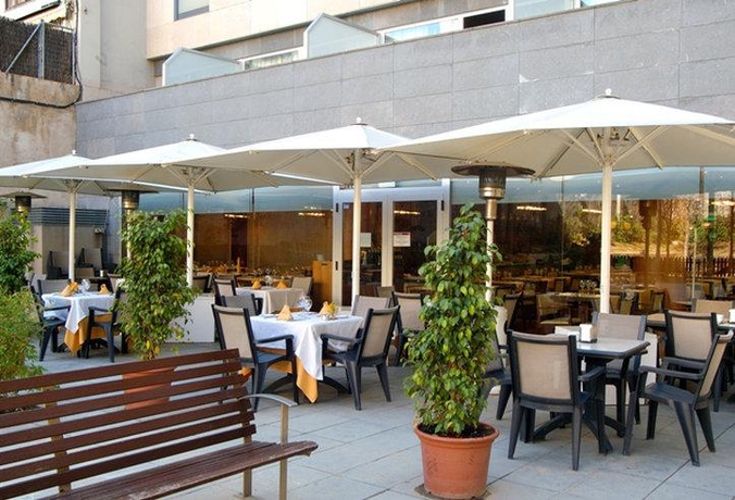 Imagen del bar/restaurante del Hotel Evenia Rossello. Foto 5