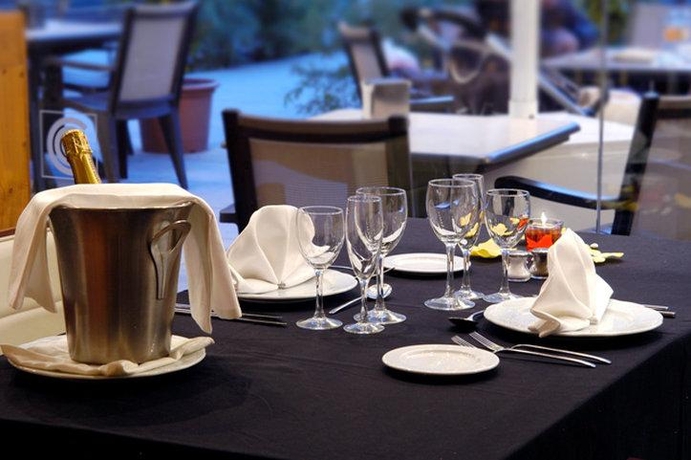 Imagen del bar/restaurante del Hotel Evenia Rossello. Foto 7