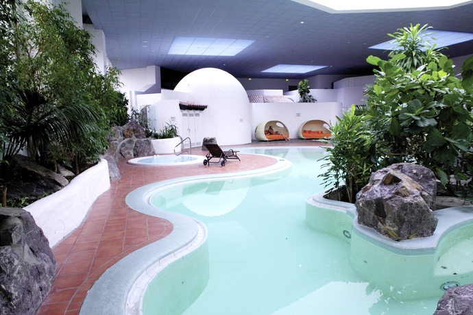 Imagen de la piscina del Hotel Eventhotel Pyramide. Foto 15