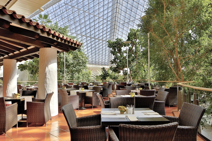 Imagen del bar/restaurante del Hotel Eventhotel Pyramide. Foto 3