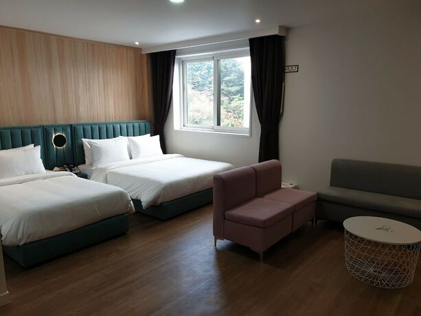 Imagen general del Hotel Ever Miracle. Foto 10