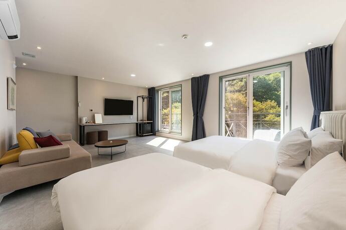 Imagen general del Hotel Ever Miracle. Foto 12