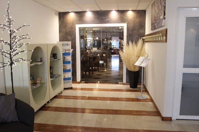 Imagen de los interiores del Hotel Everest Arco. Foto 18