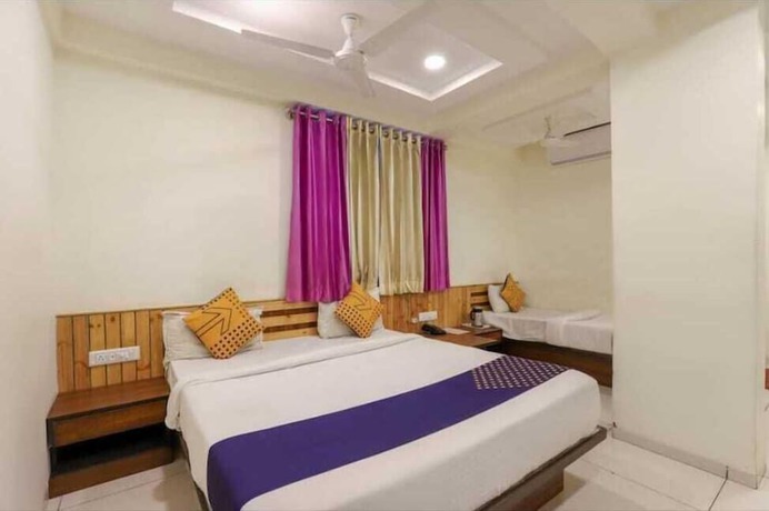 Imagen de la habitación del Hotel Everest, Changodar. Foto 1