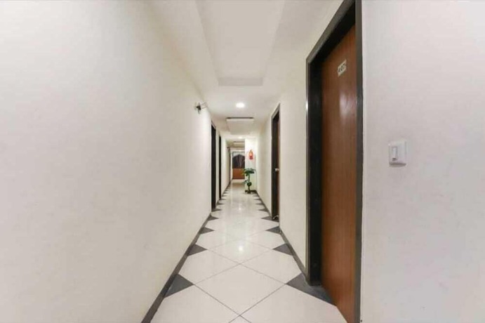 Imagen de los interiores del Hotel Everest, Changodar. Foto 19