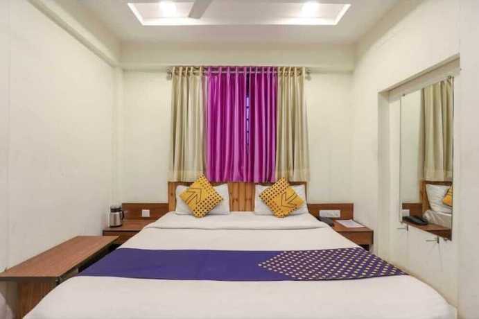 Imagen de la habitación del Hotel Everest, Changodar. Foto 4