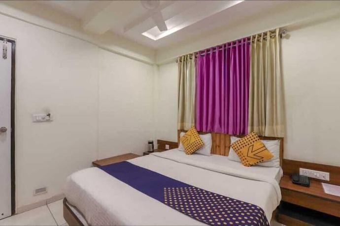 Imagen de la habitación del Hotel Everest, Changodar. Foto 9