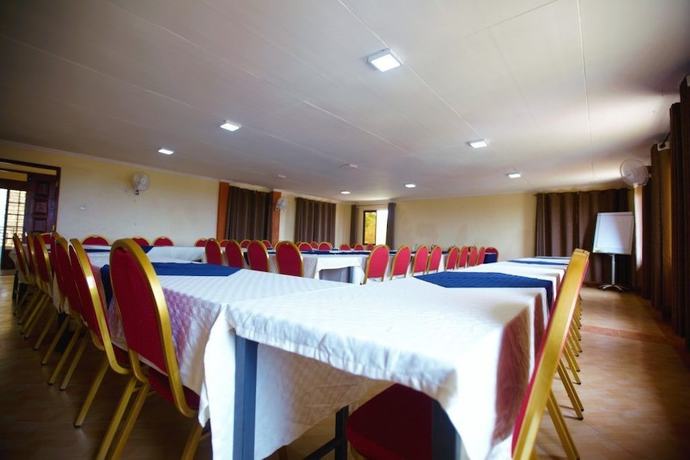 Imagen de los interiores del Hotel Everest House. Foto 16