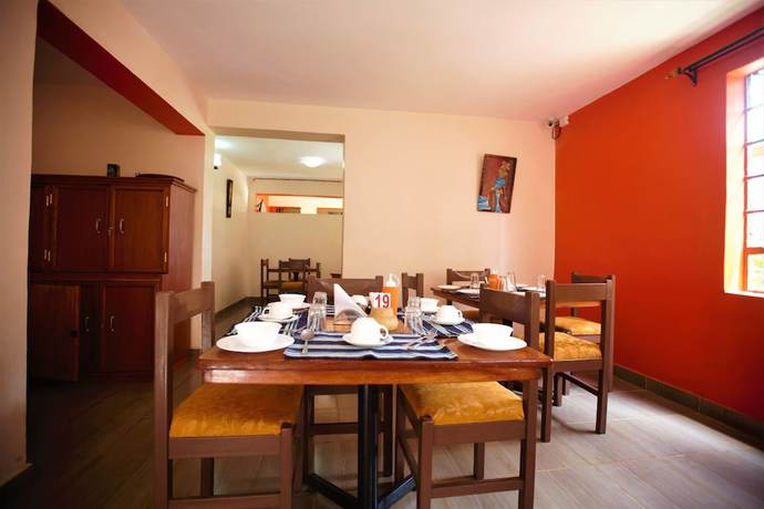 Imagen del bar/restaurante del Hotel Everest House. Foto 6