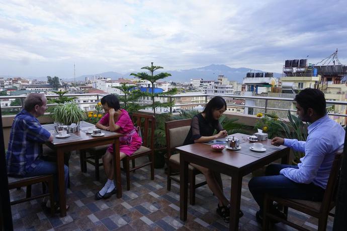 Imagen del bar/restaurante del Hotel Everest Nepal. Foto 4