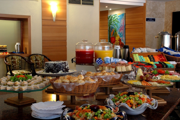 Imagen del bar/restaurante del Hotel Everest Rio. Foto 4