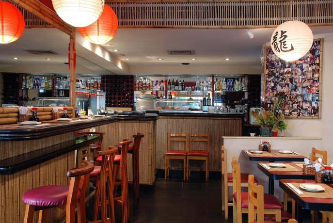 Imagen del bar/restaurante del Hotel Everest Rio. Foto 6