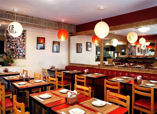 Imagen del bar/restaurante del Hotel Everest Rio. Foto 7