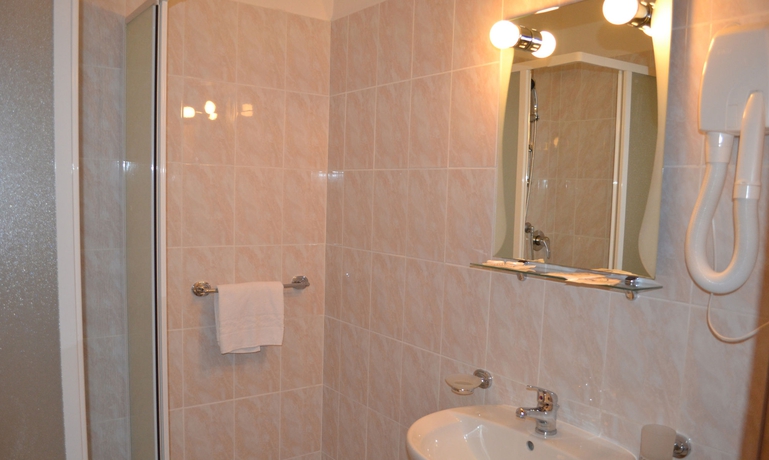 Imagen de la habitación del Hotel Everest, Termini. Foto 3