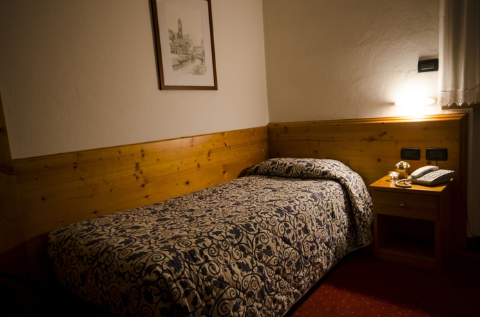 Imagen de la habitación del Hotel Everest, Trento. Foto 4