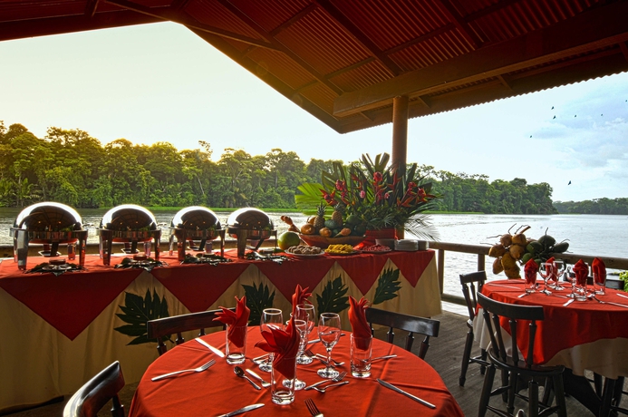 Imagen del bar/restaurante del Hotel Evergreen Lodge. Foto 6