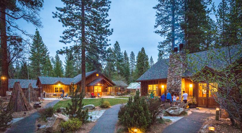 Imagen de los exteriores del Hotel Evergreen Lodge Yosemite. Foto 9