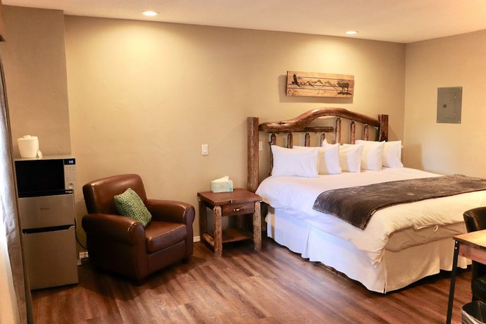 Imagen de la habitación del Hotel Evergreen Motel. Foto 6