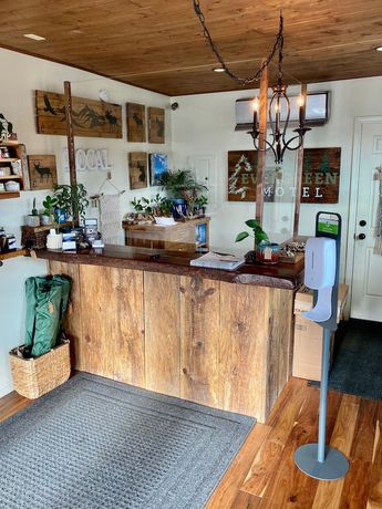 Imagen de los interiores del Hotel Evergreen Motel. Foto 18