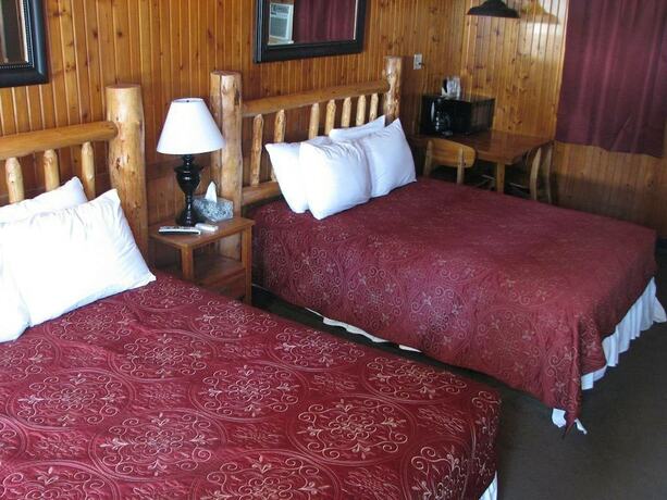 Imagen de la habitación del Hotel Evergreen Motel. Foto 15