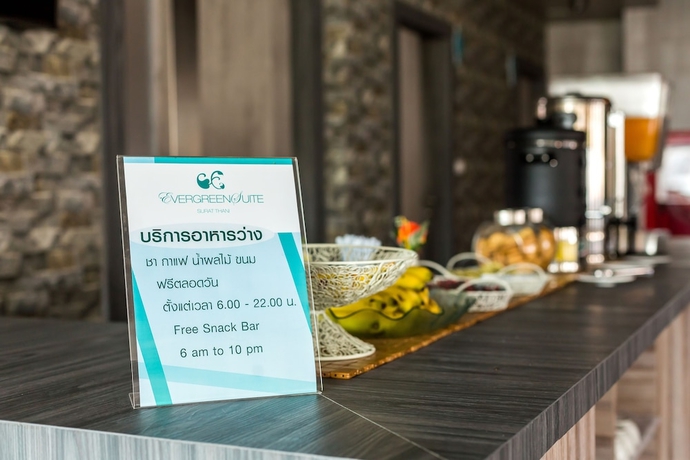 Imagen del bar/restaurante del Hotel Evergreen Suite. Foto 2