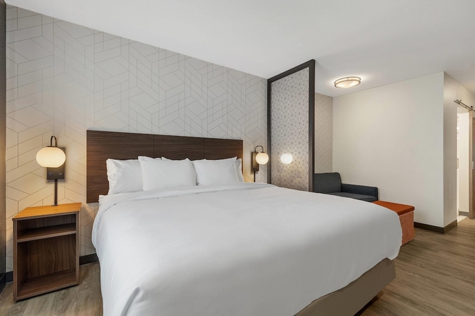 Imagen de la habitación del Hotel Everhome Suites Corona. Foto 3