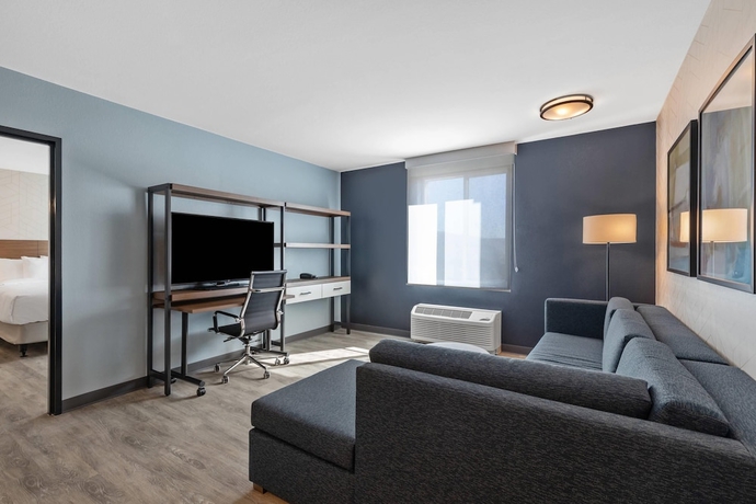 Imagen de la habitación del Hotel Everhome Suites Corona. Foto 6
